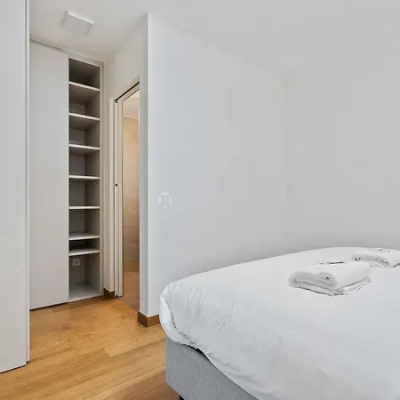 Stylish With Balcony Wifi & Free Parking *